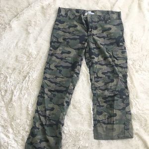 WOMENS OLD NAVY CAMO PANTS/CAPRIS $15